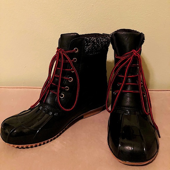 ☔️ ShoeDazzle Insulated Rain Boots - Picture 4 of 12